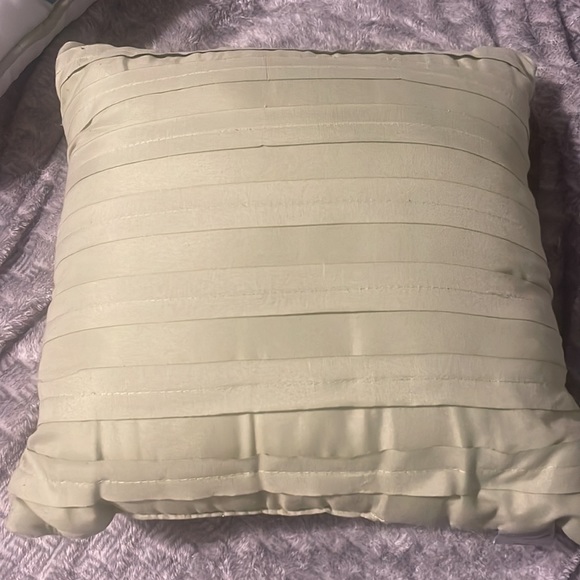 Pillows! - Picture 2 of 4